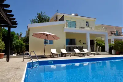 Villa de luxe avec piscine privée. Idéalement situé pour explorer Chypre