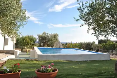 Image de Villa indépendante avec piscine, à 900 mètres de la mer dans une zone panoramique