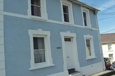 Image de 4 Bedroomed Cottage, si près de la plage que vous pouvez voir les dauphins