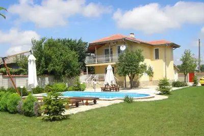 Image de 3 bed villa (sleeps 6-8), own pool, A/C, gardens, near sea
