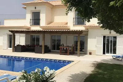 Image de Villa de luxe avec grande piscine et vues spectaculaires sur la superbe Algar oriental