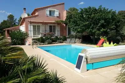 Image de Villa avec piscine chauffée privée (mi-mai à mi-octobre) dans le village médiéval