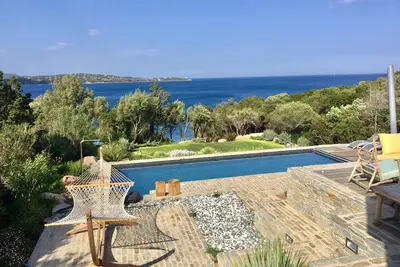 Image de Magnifique Villa vue mer pied dans l'eau Porto Vecchio avec piscine et accès mer