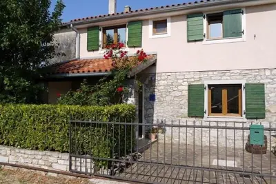 Image de Istria: Stone house in village. 5 min drive to sea, Novigrad - 8km, Porec - 12km