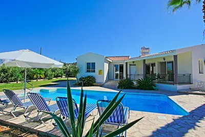 Image de Villa Anthoulis: Villa privée avec piscine au dessus de Latchi, vue sur la mer, à quelques minutes de la plage