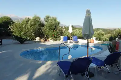 Image de Villa - 2 chambres, vue imprenable, piscine, à proximité de la plage Almyrida