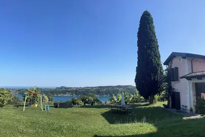 Image de Villa de campagne en position panoramique avec jardin privé et piscine!
