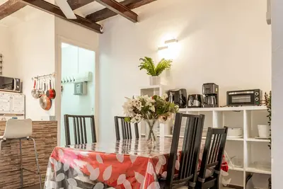 Image de bel appartement a coté des Ramblas et de la montagne de Montjuic
