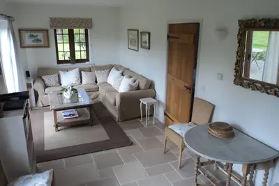 Image de Superbe chalet 5 étoiles situé dans 4 acres à Aonb. Près de la plage / port. 4 personnes