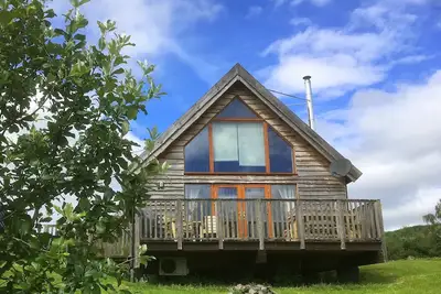 Image de Ravissant chalet en bois rond avec de superbes vues sur la magnifique Loch Awe et les montagnes au-delà