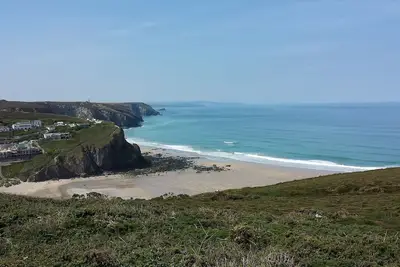 Image de Beach Cottage avec une vue imprenable sur la plage et la mer