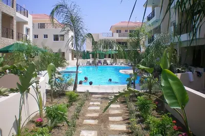 Image de Appartement 103 Élégamment meublé appartement de 2 chambres avec climatisation, piscine et salle de gym