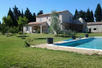 Image de au calme grande maison confortable avec grande piscine 12x5