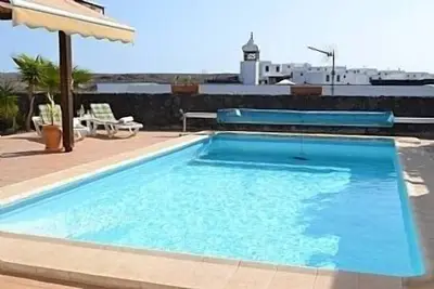Image de 2 Chambres / 2 salles de bain Villa privée avec des vues pittoresques et Piscine