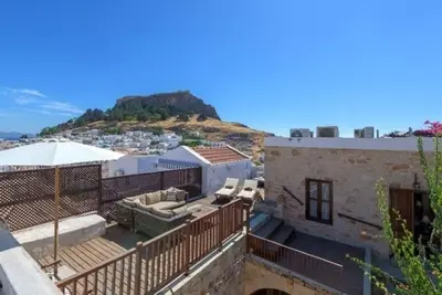 Image de Maison de capitaines modernisée de 4 chambres dans le village de Lindos