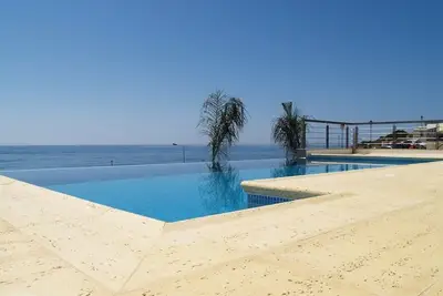 Image de Luxueuse villa avec piscine privée et magnifiques vues sur la mer