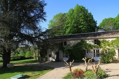 Image de Luxueux Ferme Gite Située sur un terrain calme et magnifique avec Vineyard