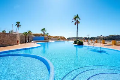 Image de Confortable appartement pour 4 personnes avec piscine, climatisation, Wifi, Tv, patio et parking