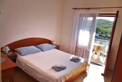 Appartement de deux chambres avec le balcon et la vue sur le mer Povlja, Brac (A-14399-c)