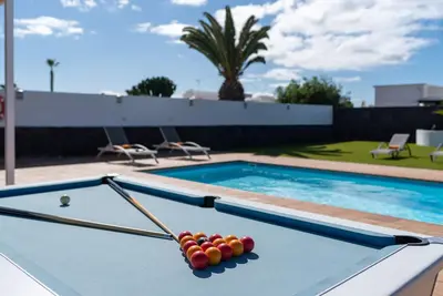 Image de Villa Sara Villa familiale moderne de luxe avec piscine privée chauffée et table de billard
