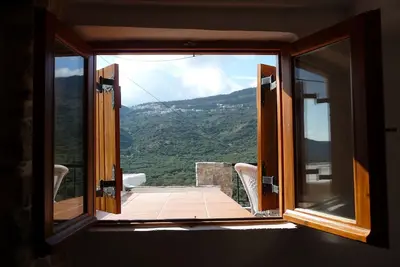 Image de Jolie maison en pierre rénovée avec vue imprenable sur la campagne