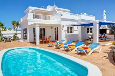 Image de Villa spacieuse juste à côté du front de mer