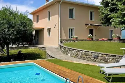 Image de Maison de village de montagne avec piscine, rénovée avec amour!