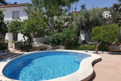Image de Ferme spacieuse idéalement situé, jardin mature, piscine privée et une vue imprenable