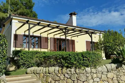 Image de Villa familiale près de la plage avec un grand jardin, vue sur la mer et parking privé