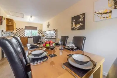 Image de Maison moderne renversée au bord de Wells