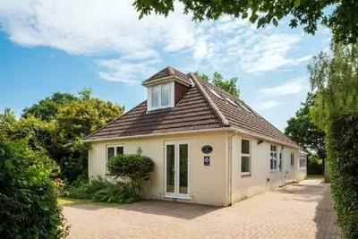 Image de Nouveau chalet de la forêt, qui peut accueillir jusqu'à 10. On dirait directement sur la forêt