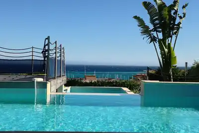 Image de Bel appartement, jardin privé, piscine, vue panoramique de la Méditerranée