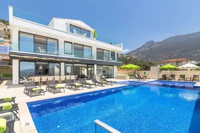 Image de Villa Eternity - Nouvelle villa de luxe de 7 chambres avec option de piscines chauffées.