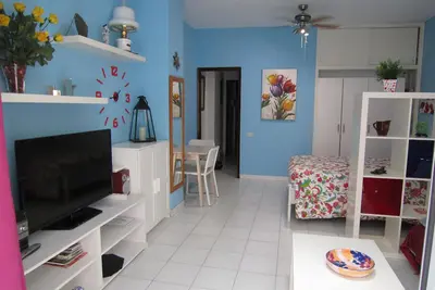 Image de 100 mètres de la plage. L'appartement dispose d'un balcon et du Wifi gratuit. <br><br><br><br><br>