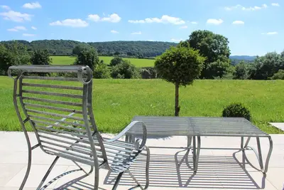 Image de Grange de luxe tranquille, vue panoramique, récemment rénovée - dans une ferme biologique