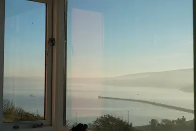 Image de Bryn Sior, Chalet sur la colline dans Goodwick avec de superbes vues sur la mer