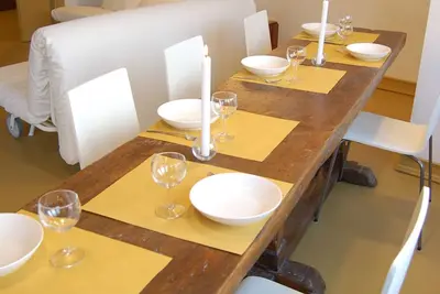 Image de Votre R (h) ome sur Edge Vatican! Design minimaliste et à côté calme au Vatican