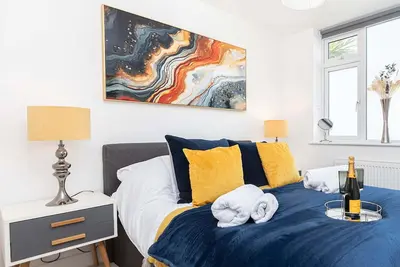 Image de Bournecoast: Near Beach And River, Modern Apartment With Sky Tv Package - Fm6102