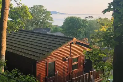 Image de \"Kingfisher Lodge\" avec vue sur la mer dans un endroit paisible ** DISPONIBILITÉ Tardive **