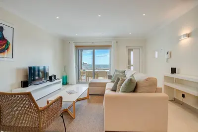 Image de Belle maison de ville avec vue imprenable sur la mer et terrasse sur le toit