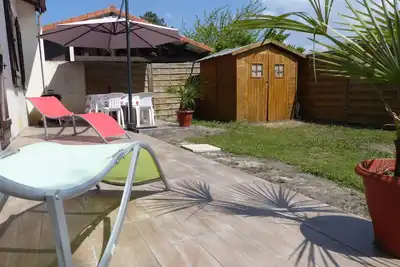 Image de Logement équipé avec jardin indépendant, proche plages 500m, forêt et commerce