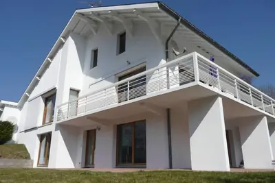 Image de A 800m des pistes de ski, appartement au calme, vue lac et montagne.