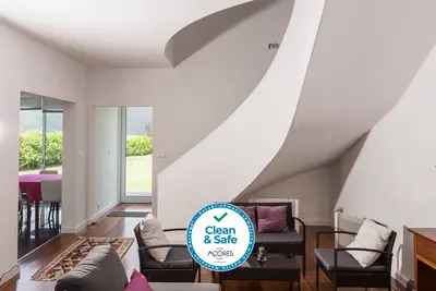 Image de Maison des Camélias, constriction moderne - A côté de portes de la ville