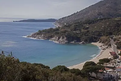 Image de Trois chambres en résidence terrasse lumineuse avec vue sur la mer et les îles, parking