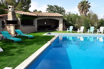 Image de Villa spacieuse bien équipée avec piscine privée entre mer / montagne
