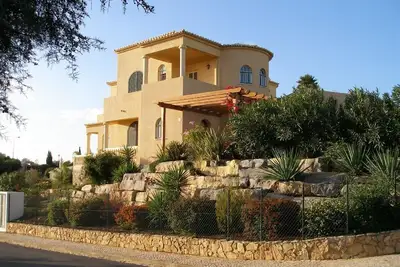 Image de Villa de luxe de 4 chambres avec piscine et vue mer près de la plage et du village