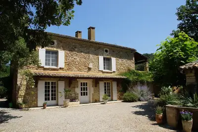 Image de Gîte pour 2p annexe au superbe mas de caractère, piscine 6x12, propriété calme