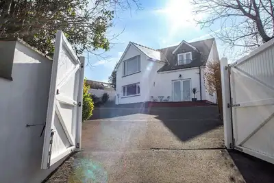 Image de Superbe Maison Avec Vue Mer À Aberporth. 10 Mins De La Plage Walk