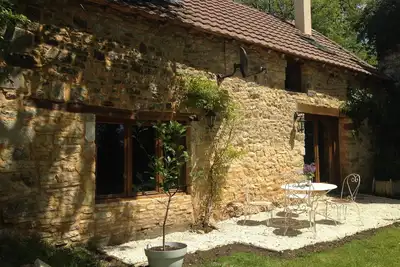 Image de Belle, fraîchement décorée maison traditionnelle en pierre et gîte indépendant avec piscine