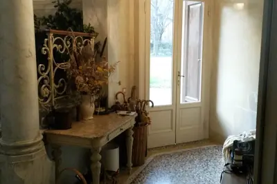 Image de Maison dans la villa du premier '900 entouré d'arbres centenaires avec vue sur les lacs